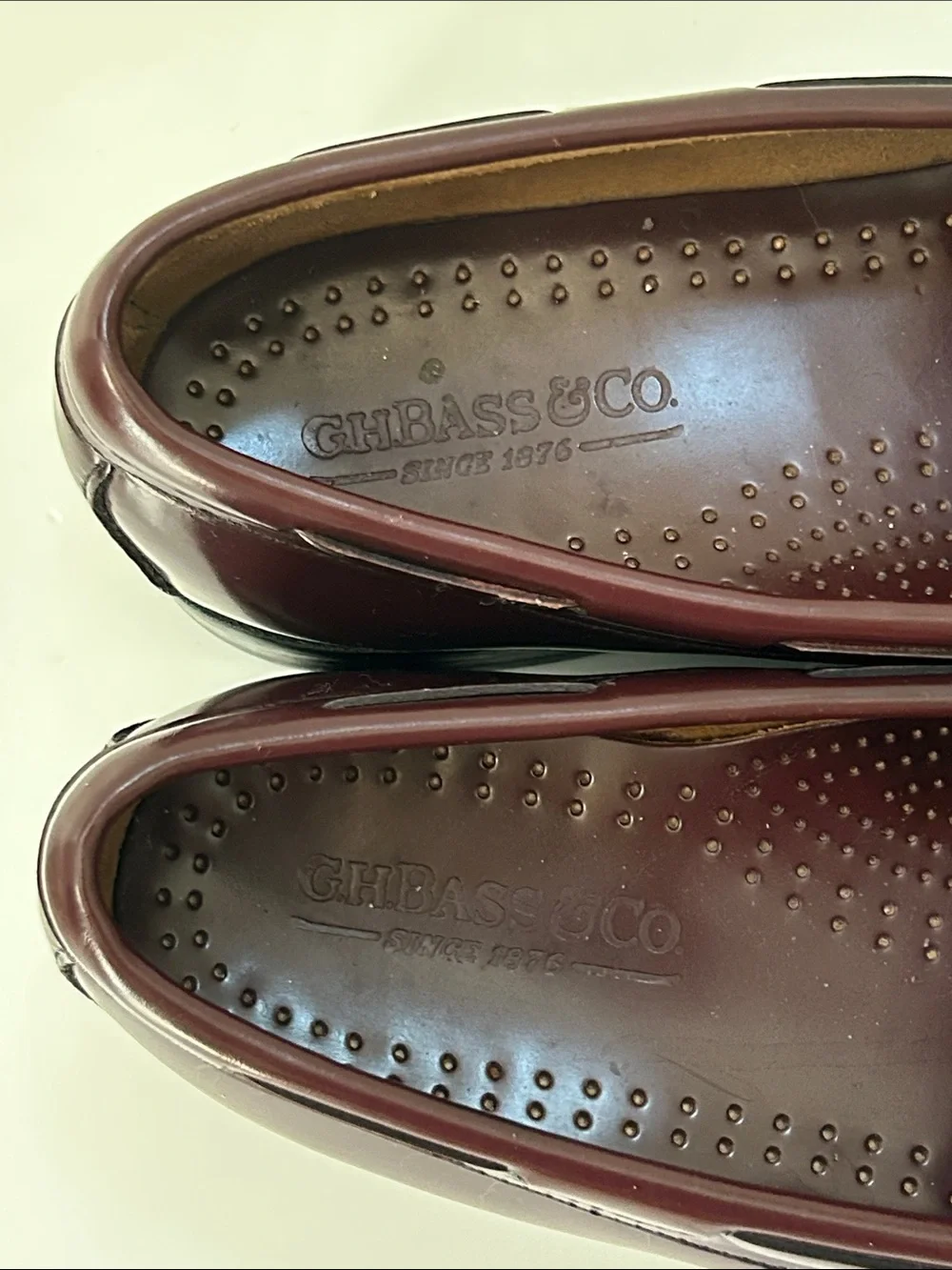 G.H. Bass Weejuns Men's Size 9 D Tassel Layton Loafers in Deep Burgundy Leather.